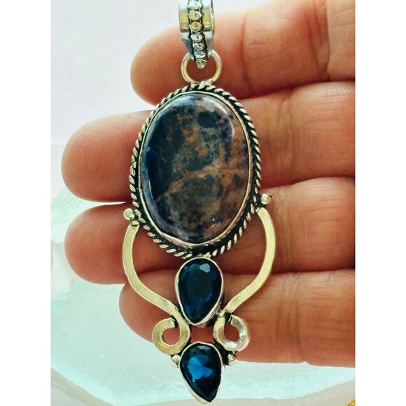 925 Sterling 


 Sodalite and Tanzanite Pendant - Picture 3 of 7